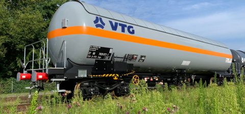 Gray tank car with orange stripe all around